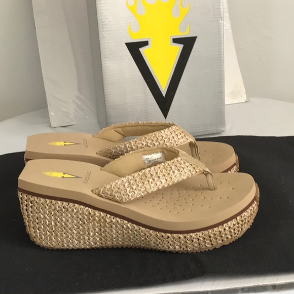 volatile island wedge